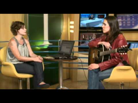 Cantora e compositora Carolina Lima fala sobre sua carreira e projetos musicais