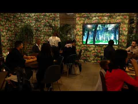 No Name But Wine Partnership. Meridiana lounge bar. Hamburger Lab. Pizza Gourmet.