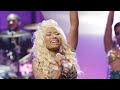 Nicki Minaj Pound the alarm live (Vevo)