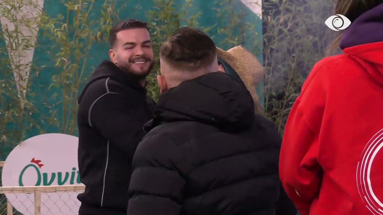 Juli ndryshon dënimin me Artën, banori puth në buzë dhinë