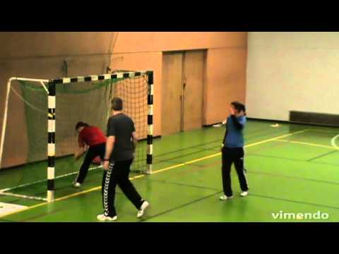 Reaktionsübung mit Tennisball