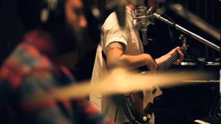 Local Natives - Ceilings (iTunes Session)