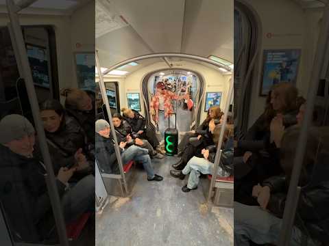 Good Vibes 🥳🌴 #streetmusic #publicreaction #newmusic #paradies #cellarkid Vocals: AI