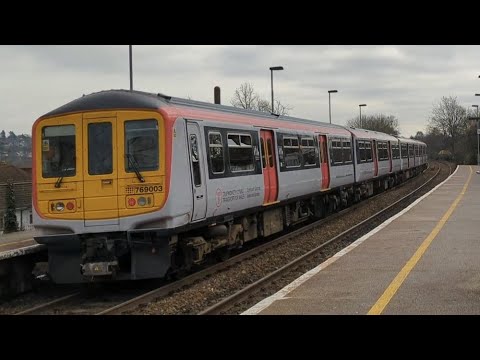 Class 769 arrival and departure at Heath Station 2023