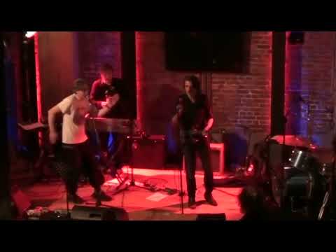 Mauro Pawlowski & Intige Taluure live in de Muze 2022-03-27 - Evi Hanssen Tourbus