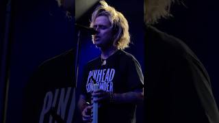 Download lagu Billie Joe Armstrong and Jason White with Pinhead Gunpowder performing On the Ave in Minneapolis mp3