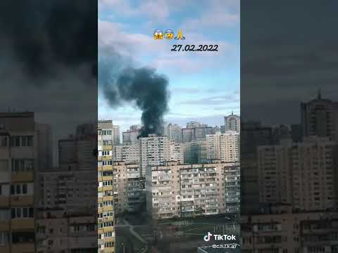 Это Киев, Троещина 27.02.2022 г. Смотри, Россия, это ты с миром к нам пришла?