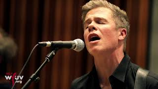 Josh Ritter - "Train Go By" (Live at Gibson New York Showroom)