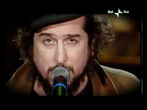 Vinicio Capossela canta La città vecchia di Fabrizio De Andrè.flv