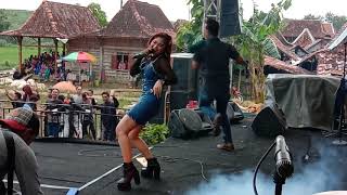Download lagu Goyang *hot*(resa lawang sewu) haning live dokoro wirosari mp3 Download lagu Goyang *hot*(resa lawang sewu) haning live dokoro wirosari mp3