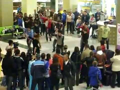 Флешмоб г. Южно - Сахалинск музыка Javi Reina, Alex Guerrero Feat. Syntheticsax - Oig 2010 Original