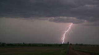 preview picture of video '6/16/2014 Worthington, MN Lightning & Hurricane Force Winds B-Rol'