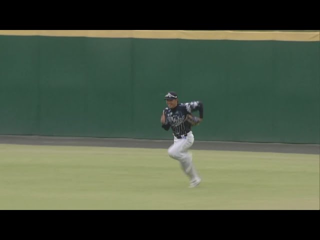【ファーム】ライオンズ・松原聖弥 フェンス際に飛んだ打球をジャンピングキャッチ!!  2024年8月28日 埼玉西武ライオンズ 対 北海道日本ハムファイターズ