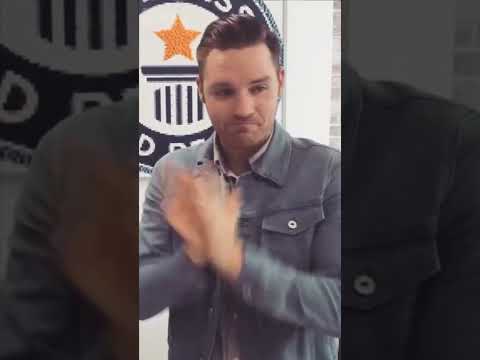 Most claps in one minute - 1,103 by Eli Bishop 🇺🇸