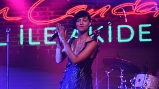 Müzisyen İrem Candar ikinci albümü &#39;Gül ile Akide&#39;yi verdiği konserle tanıttı