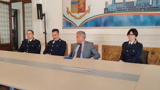 Poliziotto fuori servizio salva una coppia intrappolata nell'incendio della loro abitazione: «Non...
