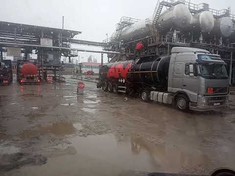 Водитель бензовоза вахта. Водитель битумовоза. Битум битумовоз. Битумовоз Газпром. Фото битумовоз Вольво.