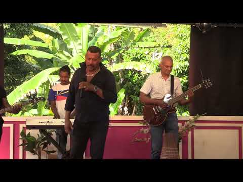 ERIC MAHABO -  TI BISOUS ( en live chez KANAL AUSTRAL.TV)