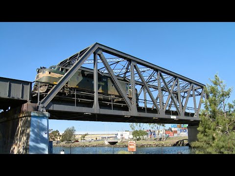 Pacific National Light Engines (29/12/2009) - PoathTV Australian Trains & Railways