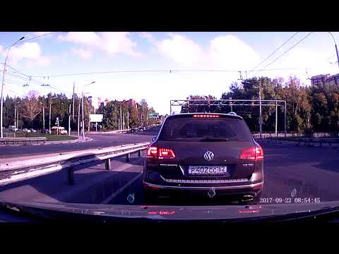 В Рязани Land Cruiser перевернулся после столкновения на перекрёстке