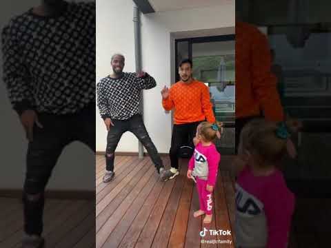 Sisik et Laurent dansent.😉 😘