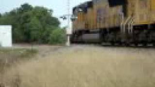 preview picture of video 'A Union Pacific stack train in Kinder, La 8/24/08'