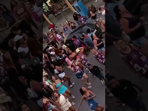 Bloco Garrafa de palha desfilando na rua. São João da Gente em Tanquinho Bahia 21/06/2026.