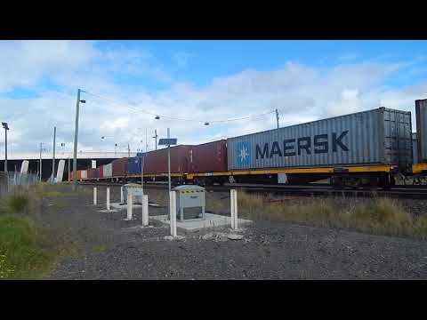7902v Mildura freight comes into appleton dock 29/4/2018