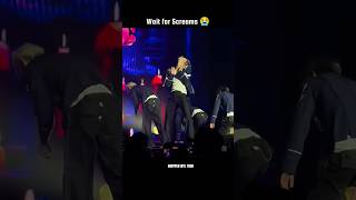 Download lagu Lee heeseung ??? 😭 #Enhypen #heeseung  #Walk_the_Line #concert mp3