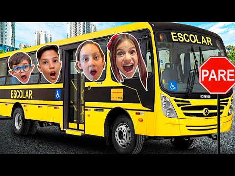 Jessica and Maria Clara teach the school bus rules with friends.