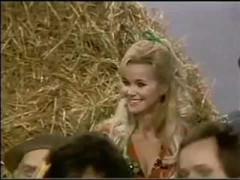 Johnny Bench   You Don't Mess Around With Jim   Hee Haw 1969