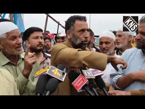Chadoora Main Market shopkeepers protest over the shifting of the bus stand...