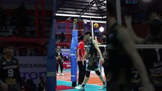 Download lagu Dimas Saputra dan Sandy Akbar adu Power Spike di hadapan penonton #volleyball #tarkam #voli mp3