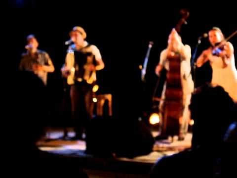 A Mazeldiker yid (a lucky Jew)