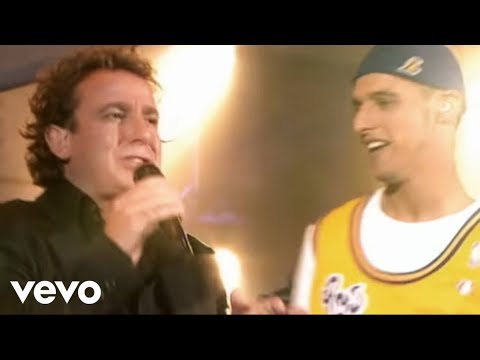 Video thumbnail for Wat Zou Je Doen / Nooit Meer Een Morgen (Live In De Kuip 2004)