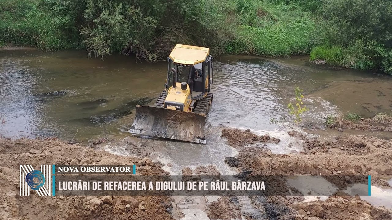 Lucrări de refacerea a digului de pe râul Bârzava