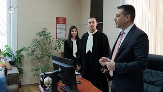 В Деня на българската конституция ученици от ФСГ в Хасково облякоха черни тоги