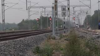 preview picture of video 'Express Train Passing Through Sargachi'