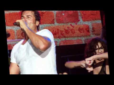Videoclip de Te Echo De Menos (Live Version) — Chayanne