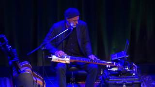 Harry Manx plays &#39;Im On Fire&#39; on his cigar box. Milton Theatre 2016