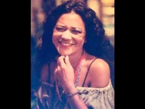 Rodopiou [She Twirled] Nazare Pereira