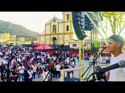 VIVES EQUIVOCADA - GRUPO MUSICAL R2 EN VIVO - SAN LORENZO NARIÑO