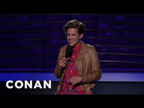 キャメロン・エスポジート：ビヨンセ・カタログのエッジを超えて存在することは孤独だ - CONAN on TBS (Cameron Esposito: It’s Lonely To Exist Beyond The Edge Of The Beyoncé Catalog - CONAN on TBS)