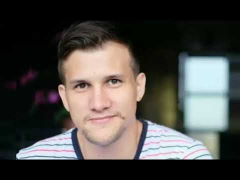 SETELAH CERAI STUART COLLIN DEKAT DENGAN MODEL SEKSI INI ?