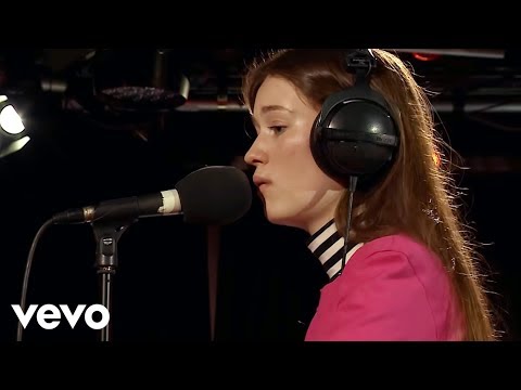 Sigrid – Anything Could Happen (Ellie Goulding cover) in the Live Lounge
