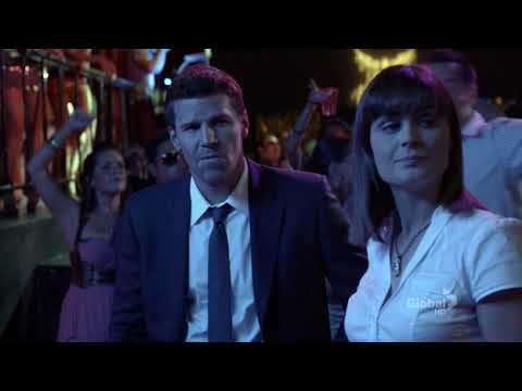 TV Show Catfight - Random girl fight in a bar