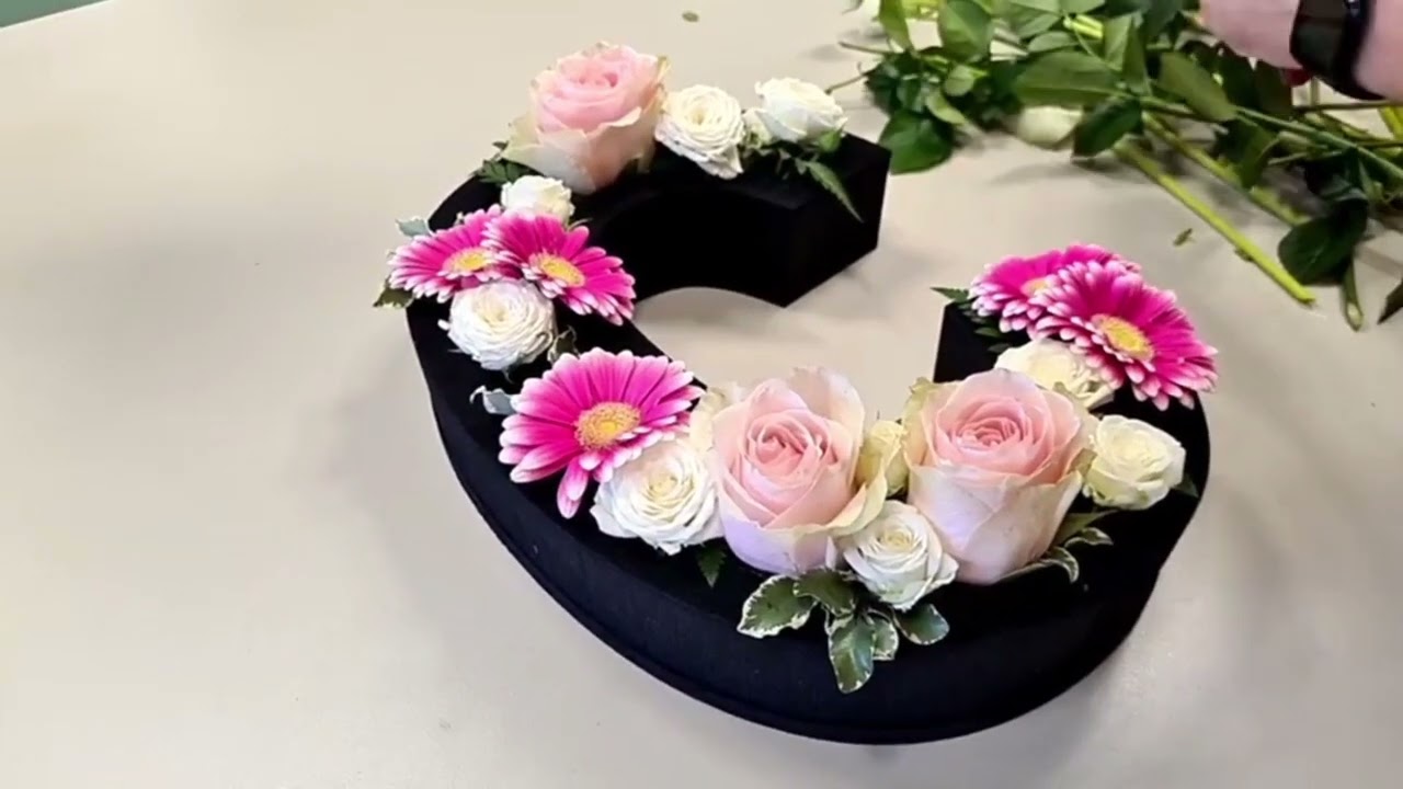 Tutorial centrotavola lettera fiorita per battesimo bimba - Fiorista Bandera