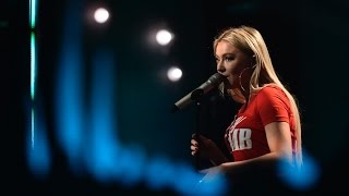 Astrid S - «Breathe» – live on Skavlan | SVT/NRK/Skavlan