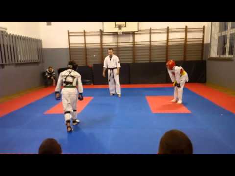 karate kyokushin - walka 12-latków