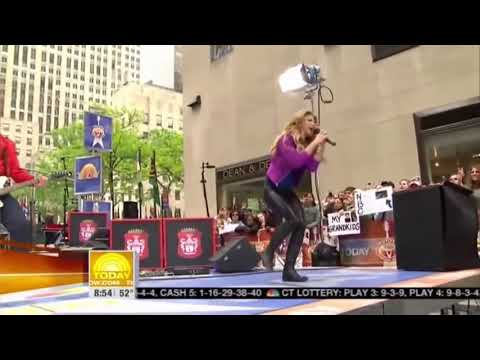 stan twitter: fergie cartwheeling